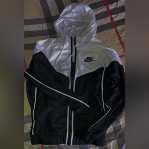SOLD ‼️ Nike Women’s Sportswear Windrunner Jacket in B&W. Size: 1X NEW